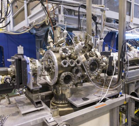 The ASPIC ultra high vacuum chamber.