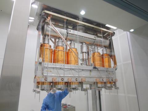 Mounting of the superconducting cavities, the solenoid and the He-tank in a cryomodule for HIE-ISOLDE.